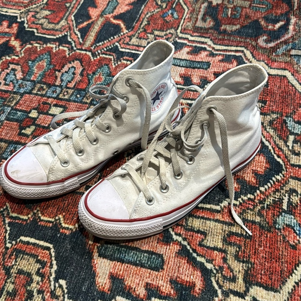 White hi top converse